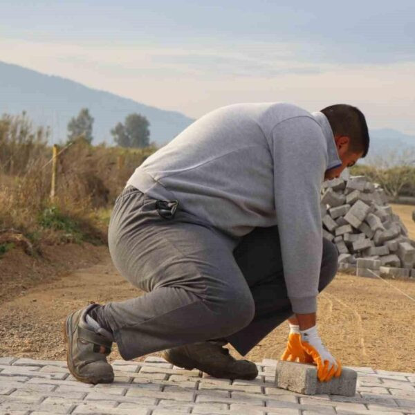 Sevindikli Mahallesi'ndeki yeni yolun tamamlanma aşaması-2