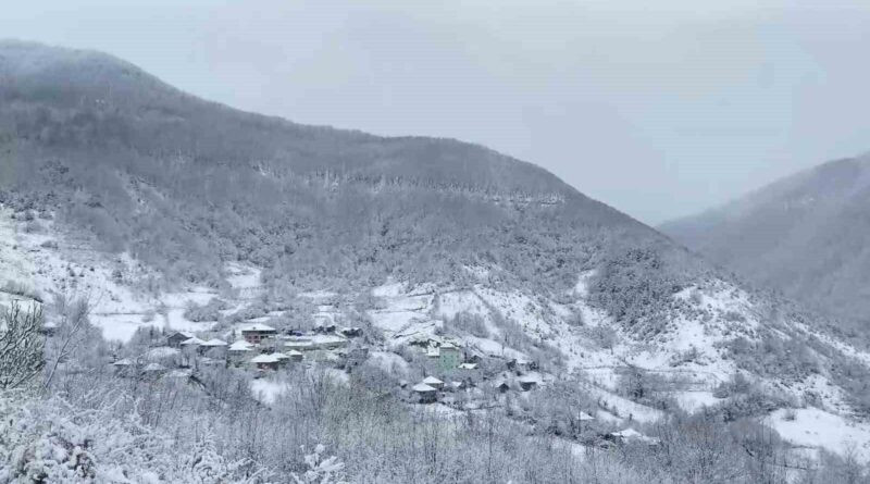 Sinop'ta Kar Yağışı: Eşsiz Manzaralar ve Ulaşıma Engeller 1