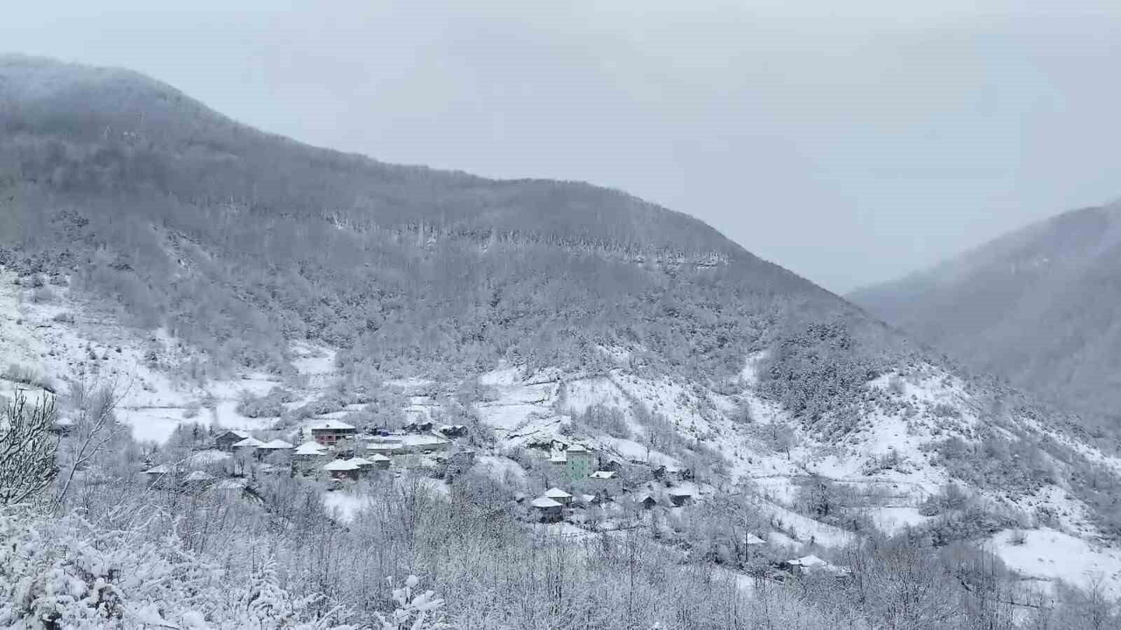 Sinop’ta Kar Yağışı: Eşsiz Manzaralar ve Ulaşıma Engeller