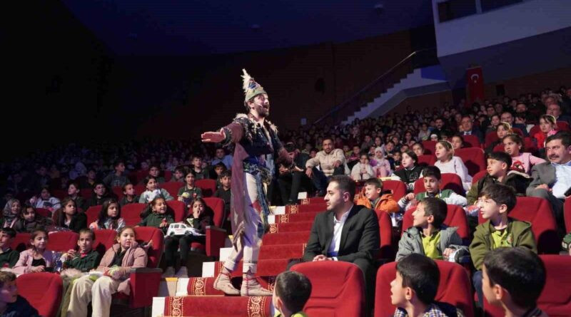 Şırnak'ta Gaziantep Büyükşehir Belediyesi Şehir Tiyatroları ile Çocuk Oyunu 1