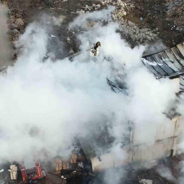 Siteköy Sanayi Sitesi'nde çıkan yangın-2