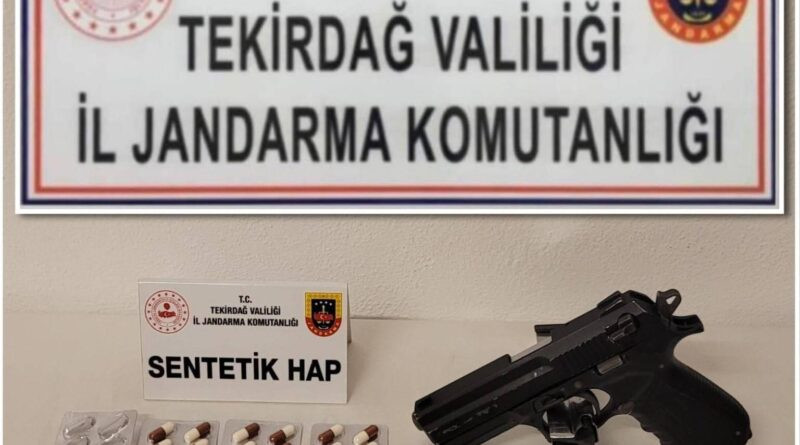 Tekirdağ'da Jandarma Operasyonu ile Uyuşturucu ve Ruhsatlı Silah Ele Getirildi 1