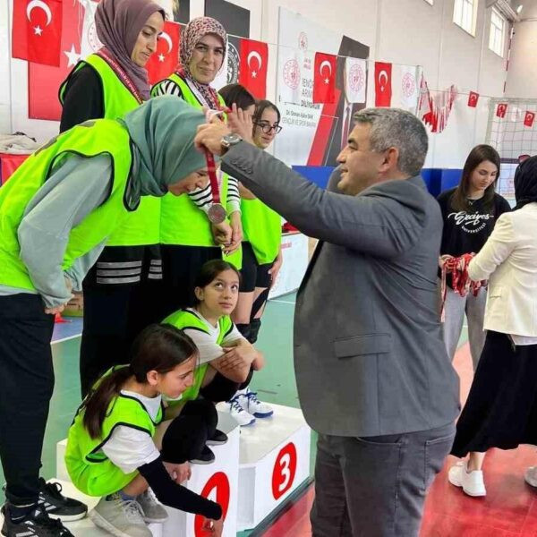 Tomarza Gençlik ve Spor İlçe Müdürlüğü'nün düzenlediği voleybol turnuvası-2