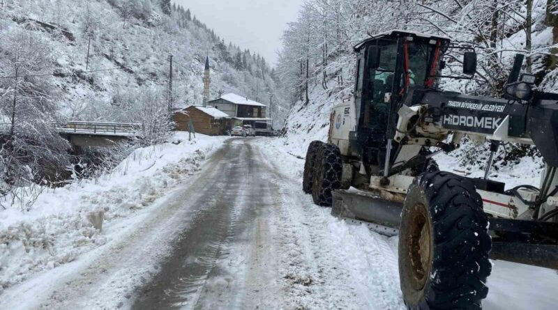 Trabzon'da Kar Yağışı Sonrası 22 Mahalle Yolu Ulaşıma Kapandı 1