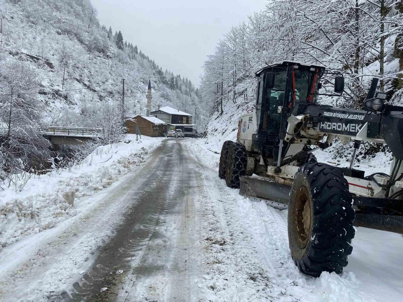 Trabzon’da Kar Yağışı Sonrası 22 Mahalle Yolu Ulaşıma Kapandı