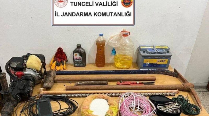 Tunceli'de Kaçak Kazı Esnasında 5 Şüpheli Jandarma Tarafından Yakalandı 1