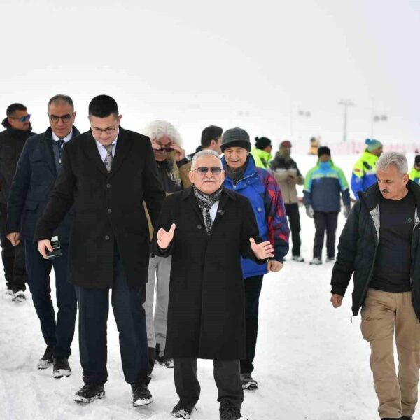 Uluslararası Erciyes Kar Heykel Festivali'nde heykel sanatçıları-5