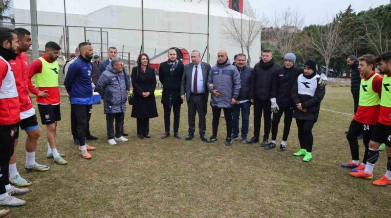 Uşak Belediye Başkanı Özkan Yalım, Uşakspor'u Antrenmanda Ziyaret Etti 1