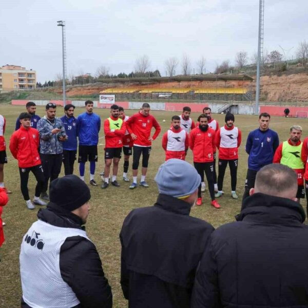 Uşakspor futbolcuları antrenman sırasında.-2