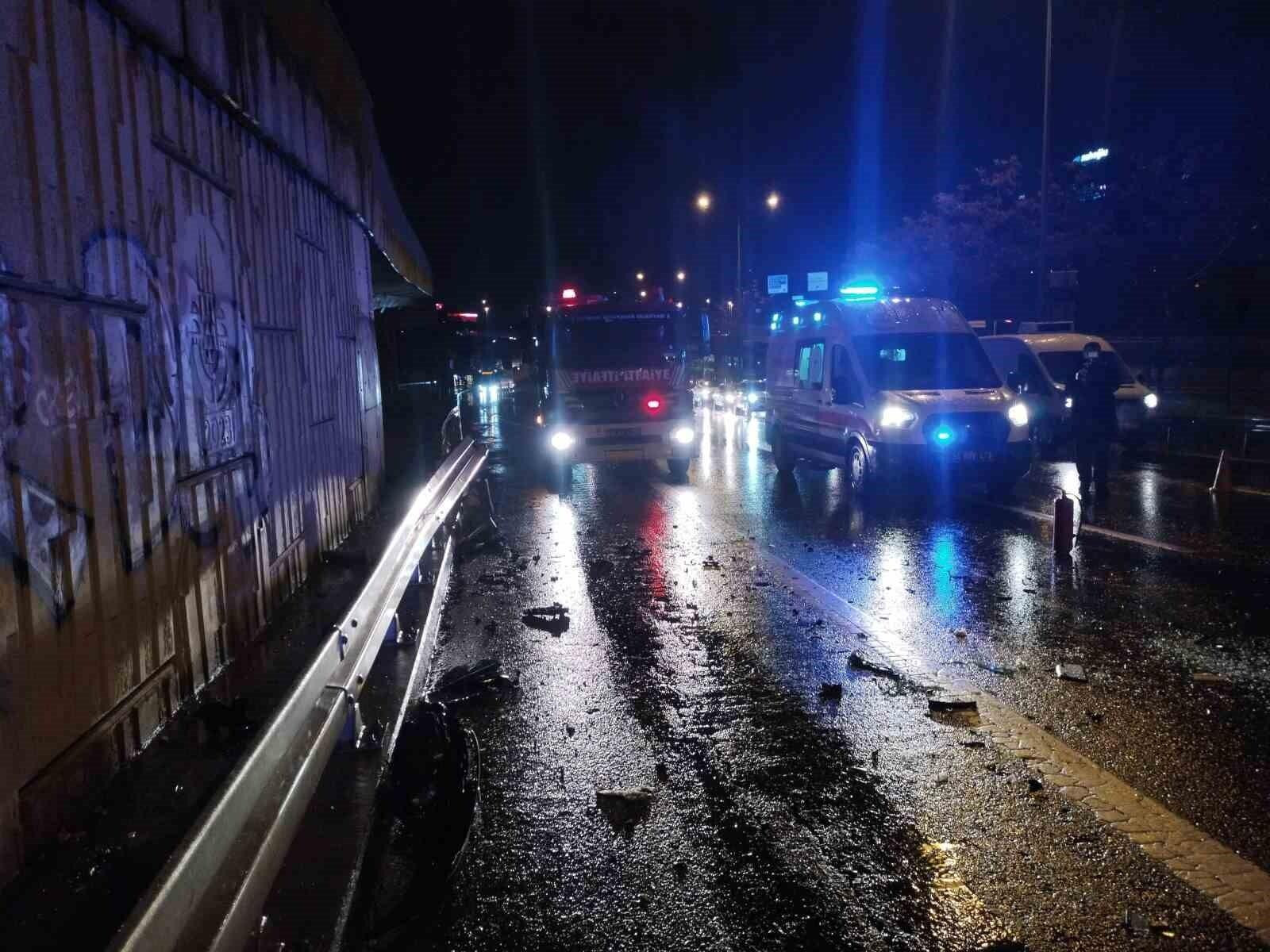 Üsküdar’da D100’de Kaza: Sürücü Yaralandı