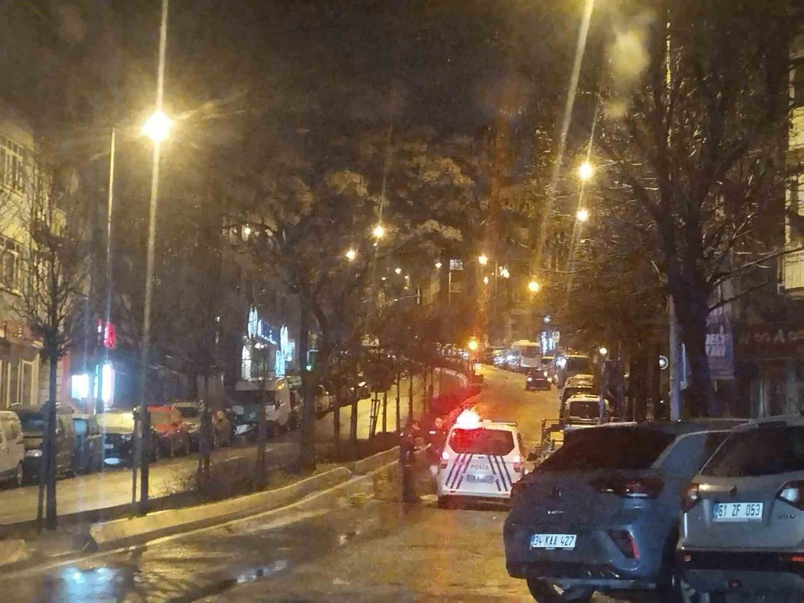 Üsküdar’da İstinat Duvarının Yan Yatması Sonucu Binalar Tahliye Edildi