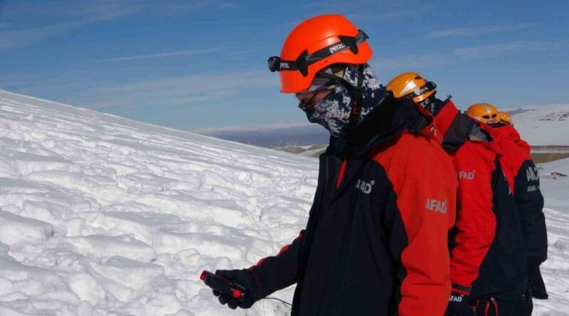 Van'da Çığ Tatbikatı: Yaşam Sinyal Cihazı Etkin Bir Şekilde Test Edildi 1