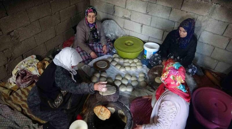 Van Edremit'te Ramazan Hazırlıkları: Cevizli Çörekler Tandırda Pişiriliyor 1