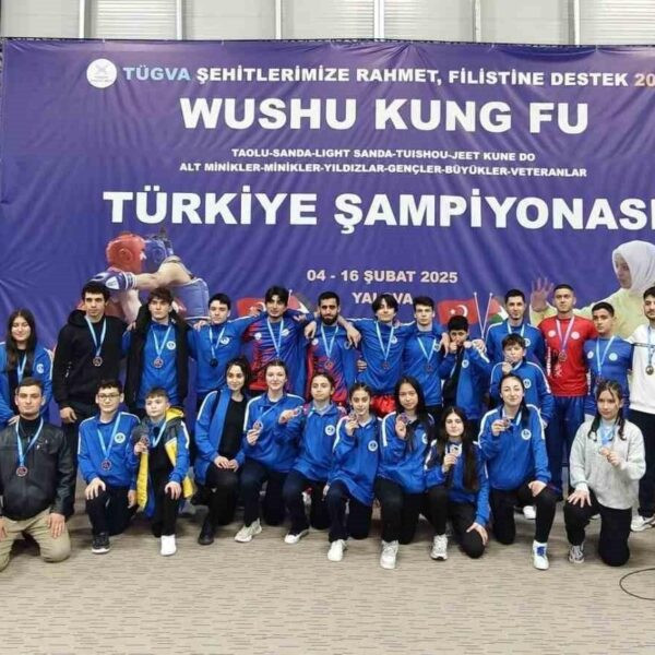 Wushu Kung Fu Türkiye Şampiyonası'nda madalya kazanan Kağıtspor sporcuları-1