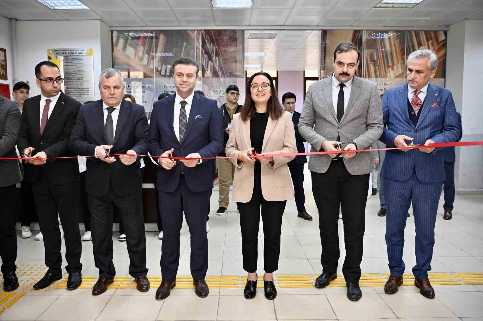 Yalova Armutlu’da İki Lisenin Yenilenmiş Binaları Açıldı