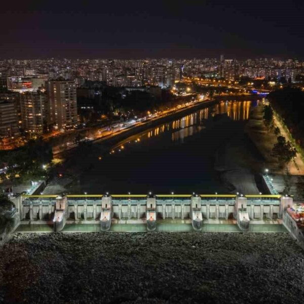 Yavuzlar Köprüsü'ndeki ışıklandırmanın oluşturduğu gece manzarası-3