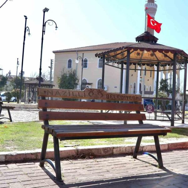 Yeni bankların kurulduğu park-1