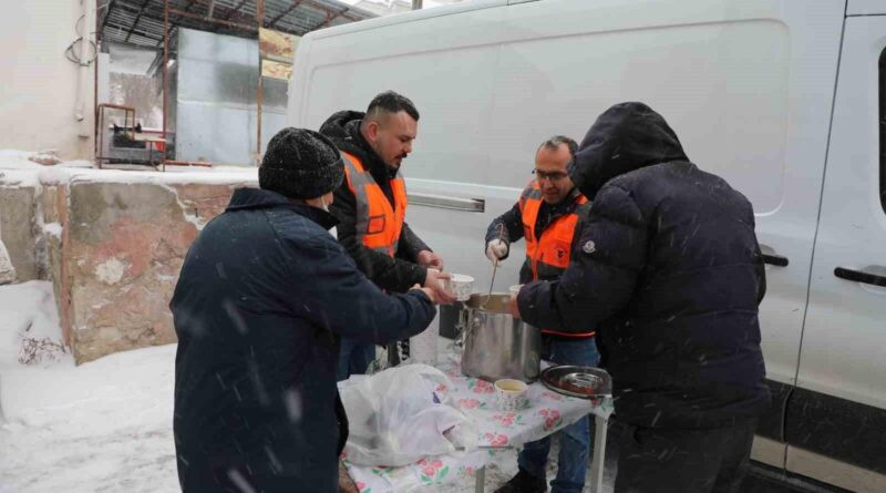 Yozgat Belediyesi, Ucuz Et Alarak Sıra Bekleyen Vatandaşlara Sıcak Çorba İkram Etti 1