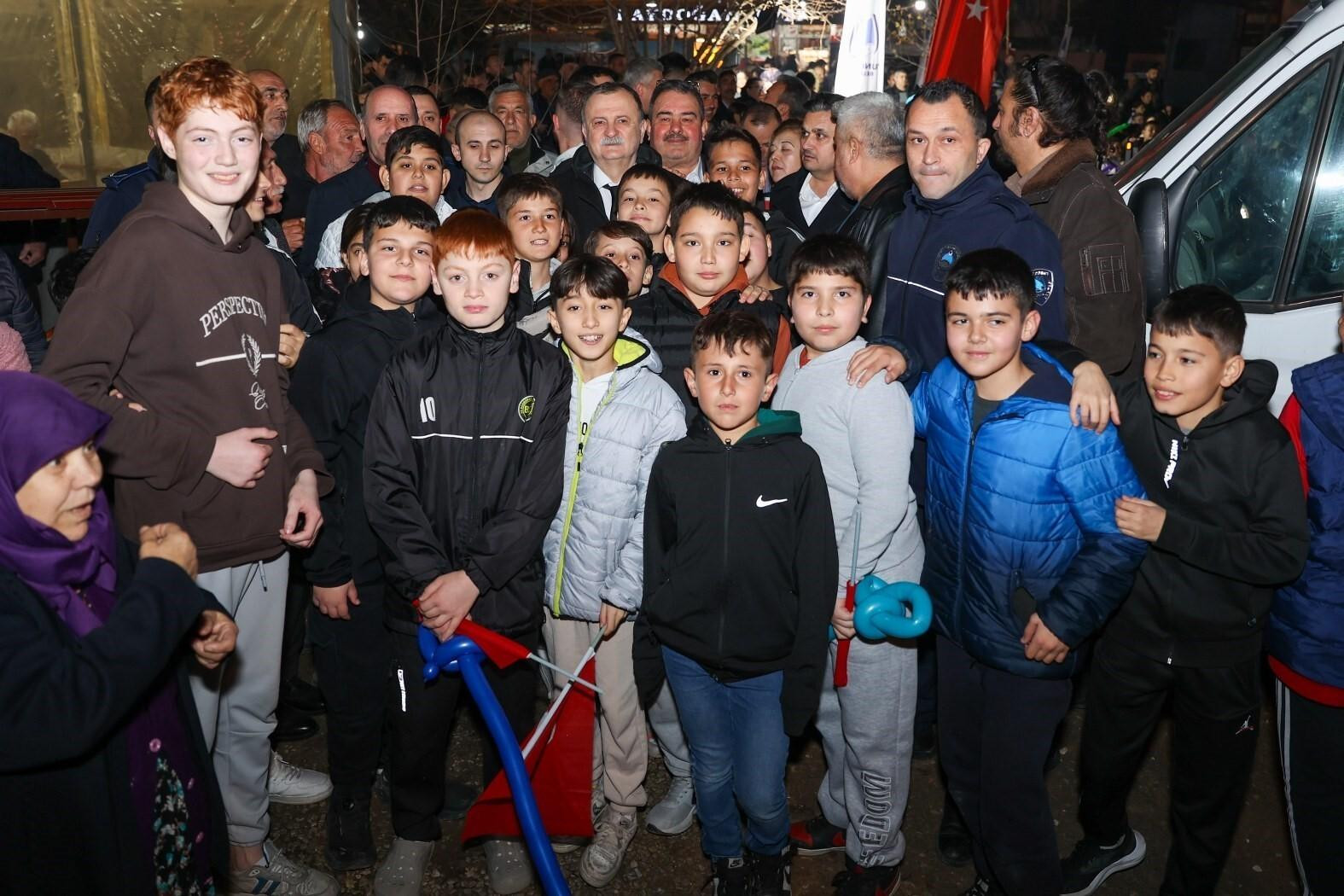 Yunusemre Belediyesi, Barbaros Mahallesi’nde Konser ve Yatırım Müjdeleri İle Vatandaşları Eğlendirdi