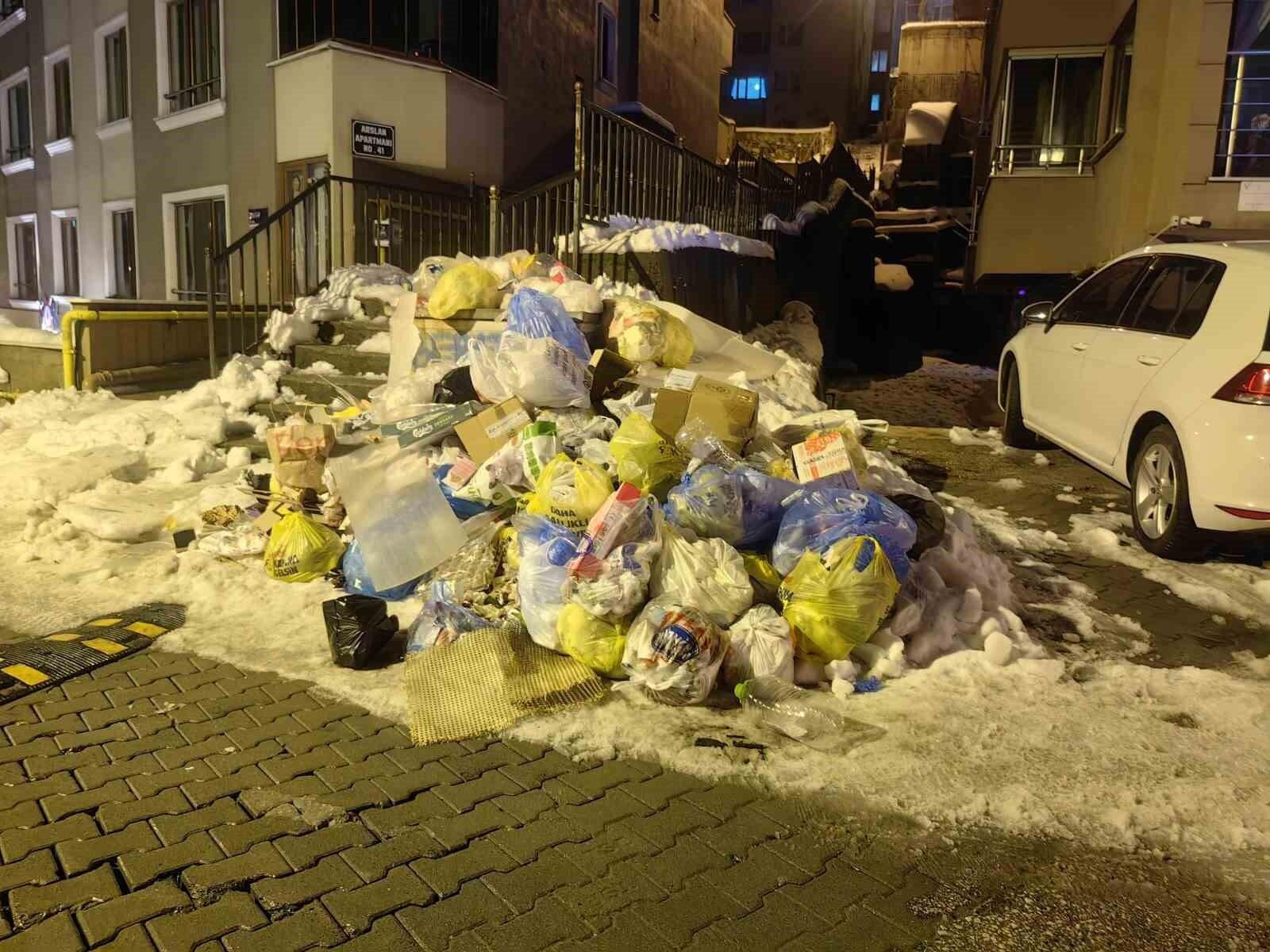 Zonguldak’ta Kar Sonrası Çöp Sorunu Vatandaşların Tepkisini Çekti