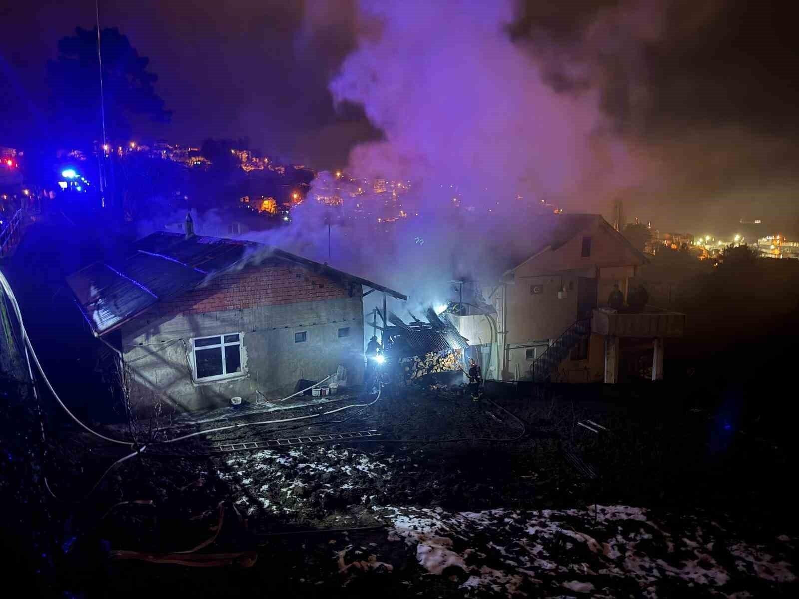 Zonguldak’ta Kömürlük Ateşi Sonucu 3 Kişi Dumandan Etkilendi