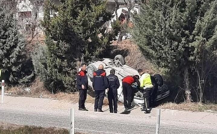 Adıyaman'da Araç Şarampole Yuvarlandı 1