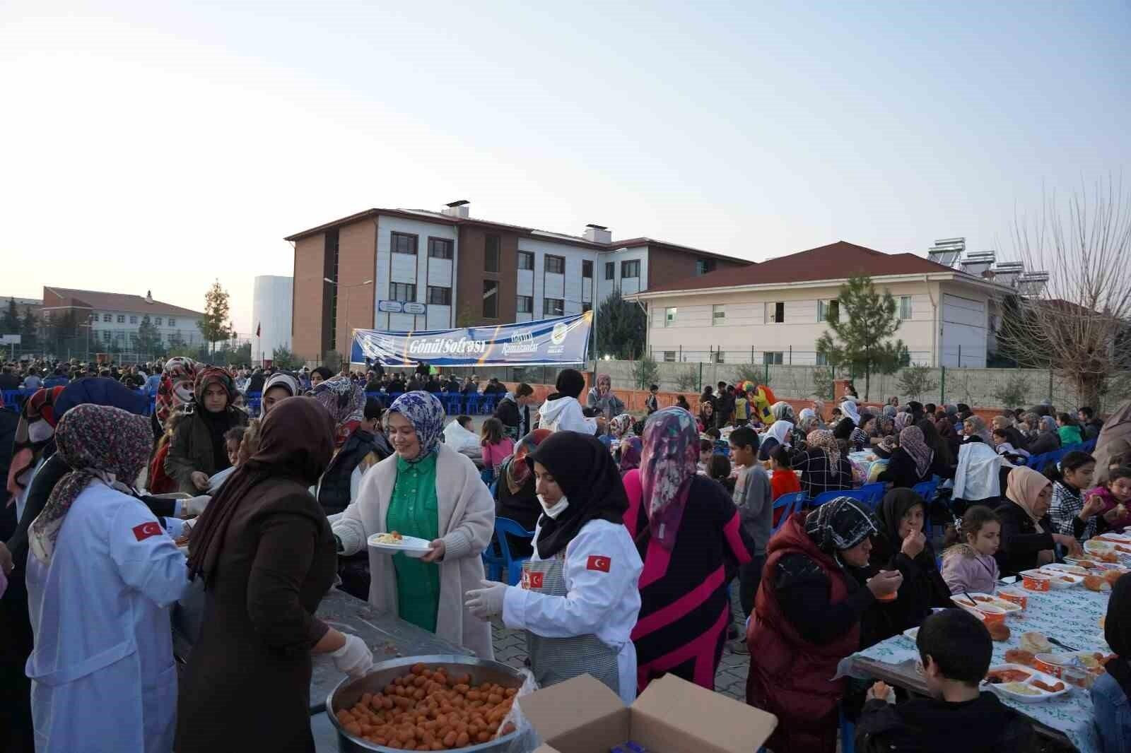 Adıyaman Kahta’da Ramazan Huzuru: Belediye Başkanının Vatandaşlarla Bir Araya Geldiği İftar Çadırı