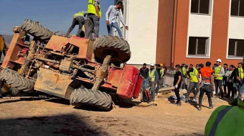 Adıyaman’da iş makinesi devrildi: 1 yaralı 1