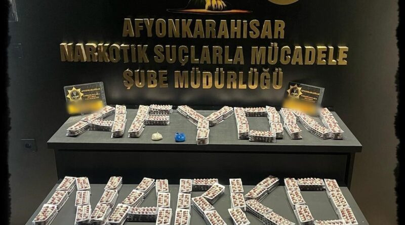 Afyonkarahisar'da Büyük Uyuşturucu Operasyonu: 8 Bin 442 Hap Ele Geçirildi 1