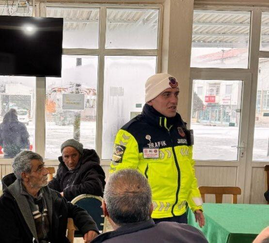 Afyonkarahisar’da Jandarma, Köy Kahvehanelerinde Trafik Eğitimi Verdi