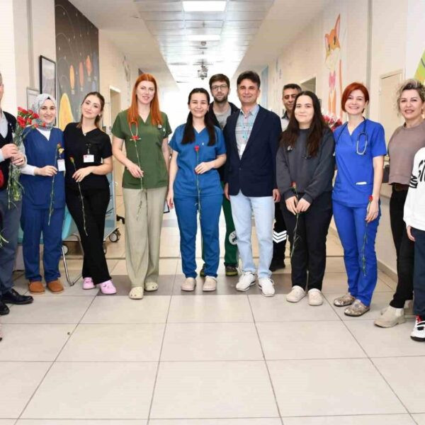 Alanya Eğitim ve Araştırma Hastanesi'nde çalışan kadın doktorlar ve hemşireler-1