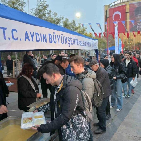 Aydın Büyükşehir Belediyesi'nin düzenlediği iftar sofrası-2