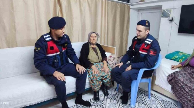 Aydın Jandarma'sı 80 Yaş Üstü Vatandaşları Ziyaret Ediyor: Çine'de Arife, Emine Teyzeler ve İsmail Amca'yı Ziyaret Etti 1