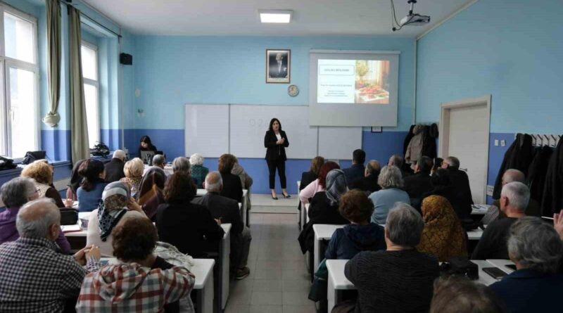 Balıkesir Üniversitesi'nde 60 Yaş Üstü Öğrenciler İlk Ders Heyecanı Yaşadı 1