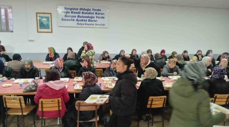 Balya'da Kayalar Mahallesi'nde Yüzlerce Vatandaş Toplu İftar Yemeğinde Buluştu 1