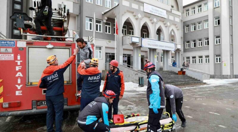 Bingöl'de Deprem ve Yangın Tatbikatı: 30 Bin Öğrenci ve Personele Eğitim 1