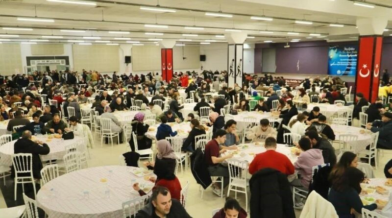 Burhaniye'de İlk Iftar Yemeği 1