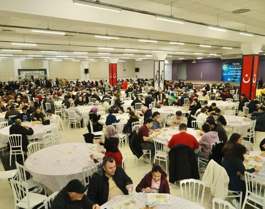 Burhaniye’de İlk Iftar Yemeği