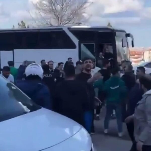 Bursaspor taraftarlarının Bursa'da gerçekleştirdiği saldırı-3