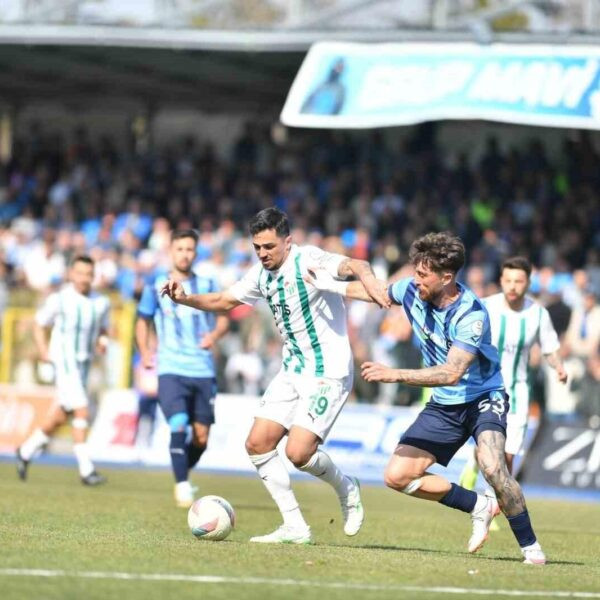 Bursaspor ve Belediye Kütahyaspor oyuncuları-3