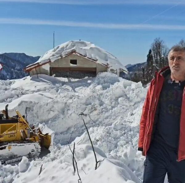 Çığ altında kalan iş makineleri-2