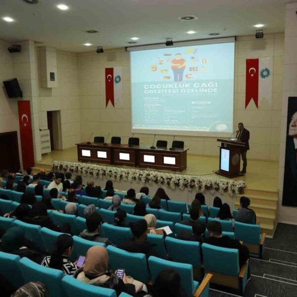 Çocukluk çağı obezitesi panelinde konuşmacılar-3