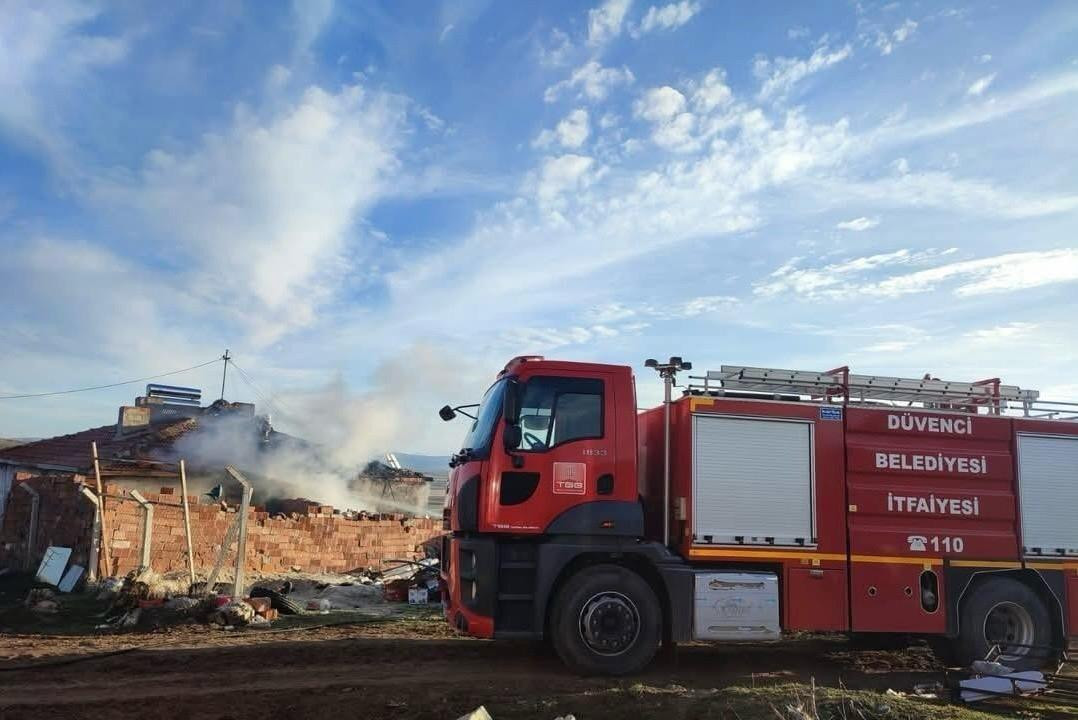 Çorum’da Yangın: Hamza Bülbül’ün Evi İtfaiye Ekipleri Tarafından Söndürüldü