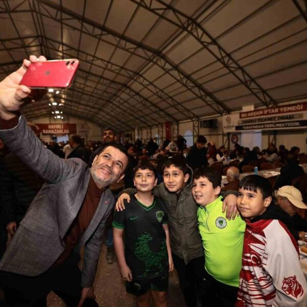 Denizli Büyükşehir Belediye Başkanı Bülent Nuri Çavuşoğlu'nun katılımıyla düzenlenen Geleneksel İftar Çadırı-1