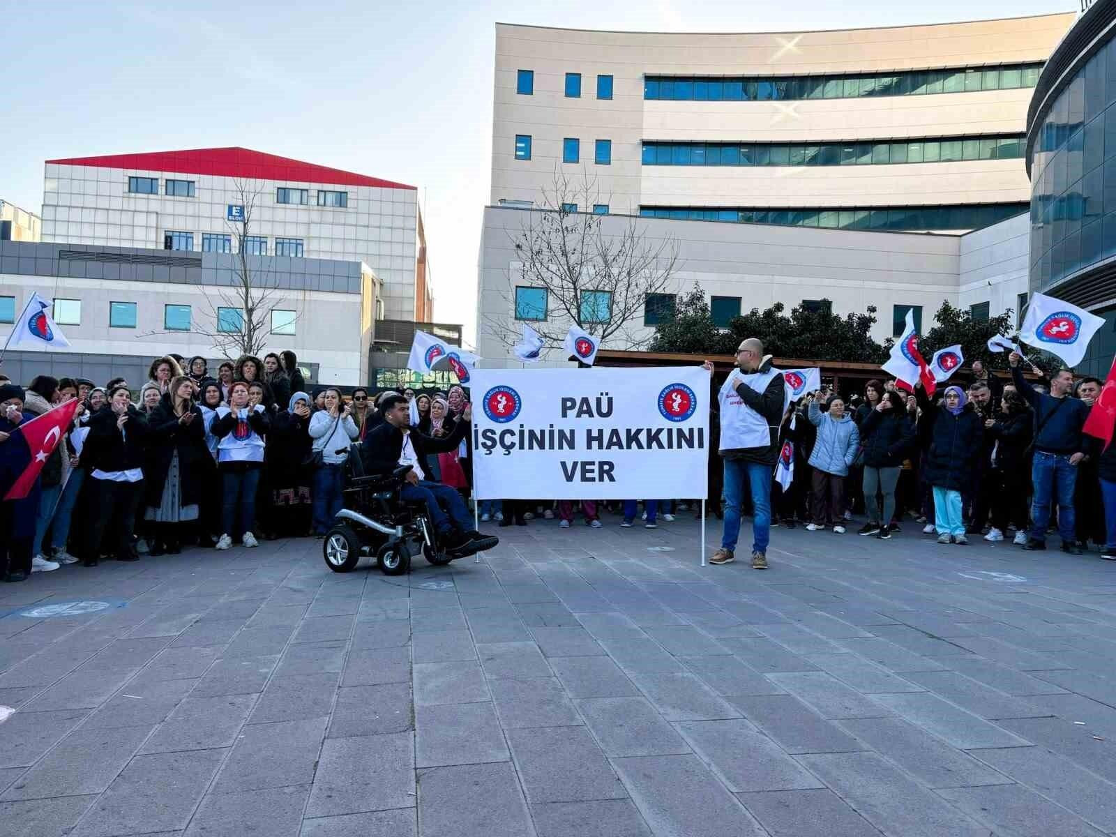 Denizli Pamukkale Üniversitesi Hastanesi’nde Sağlık Çalışanları Eylemde Bulundu