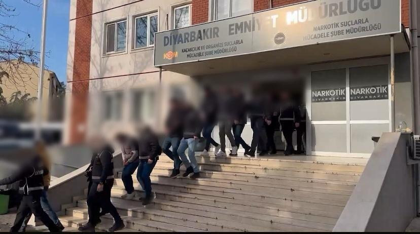 Diyarbakır’da Rüşvetle Mesleki Eğitim Sınavı Puan Yükseltme Operasyonu, 26 Tutuklama