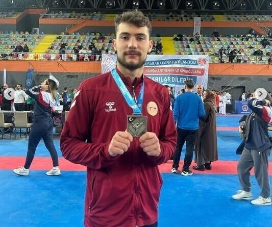 Düzce Üniversitesi Sporcuları Büyükler Türkiye Karate Şampiyonasında Üstün Performans Gösterdi 1