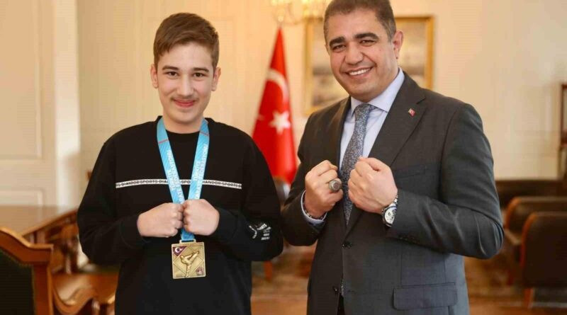 Düzce Valisi Selçuk Aslan, Karate Şampiyonu Yasin Tekneci'yi Kabullendi 1