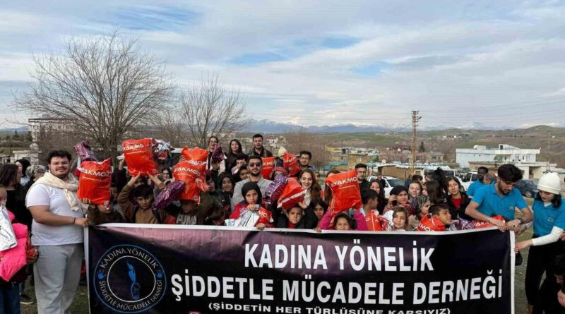 Elazığ'dan Batman'a Kardeşlik Köprüsü: Kadına Yönelik Şiddetle Mücadele Derneği Kozluk'taki Çocuklara Unutulmaz Bir Gün Yaşattı 1