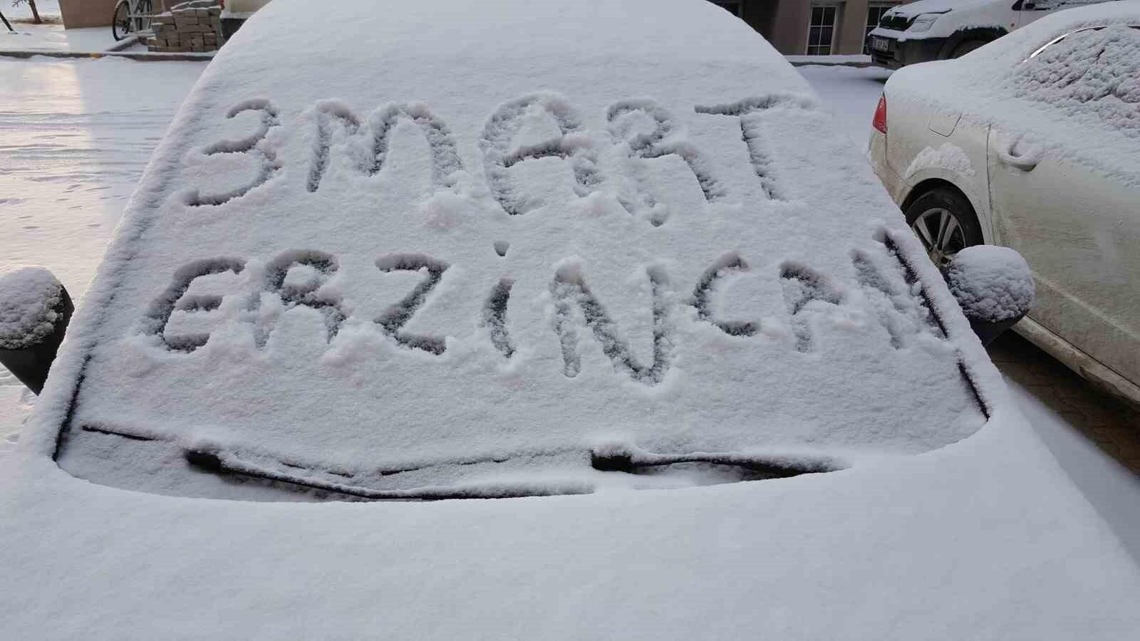 Erzincan’ı Beyaz Gelinlik Giydiren Kar Yağışı